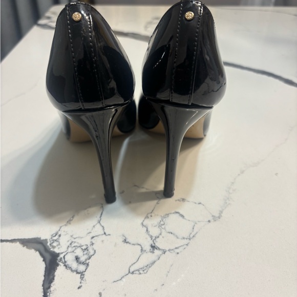 These BCBG pumps have only been worn twice. - Picture 3 of 3